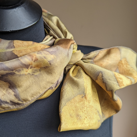 Foulard écoimprimé doré et ocre de France de Roy