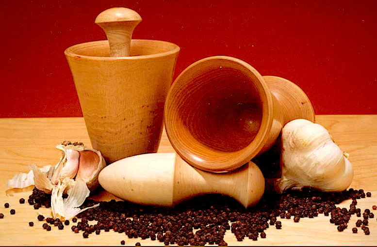 Outils de cuisine en bois, mortier et pilon artisanaux